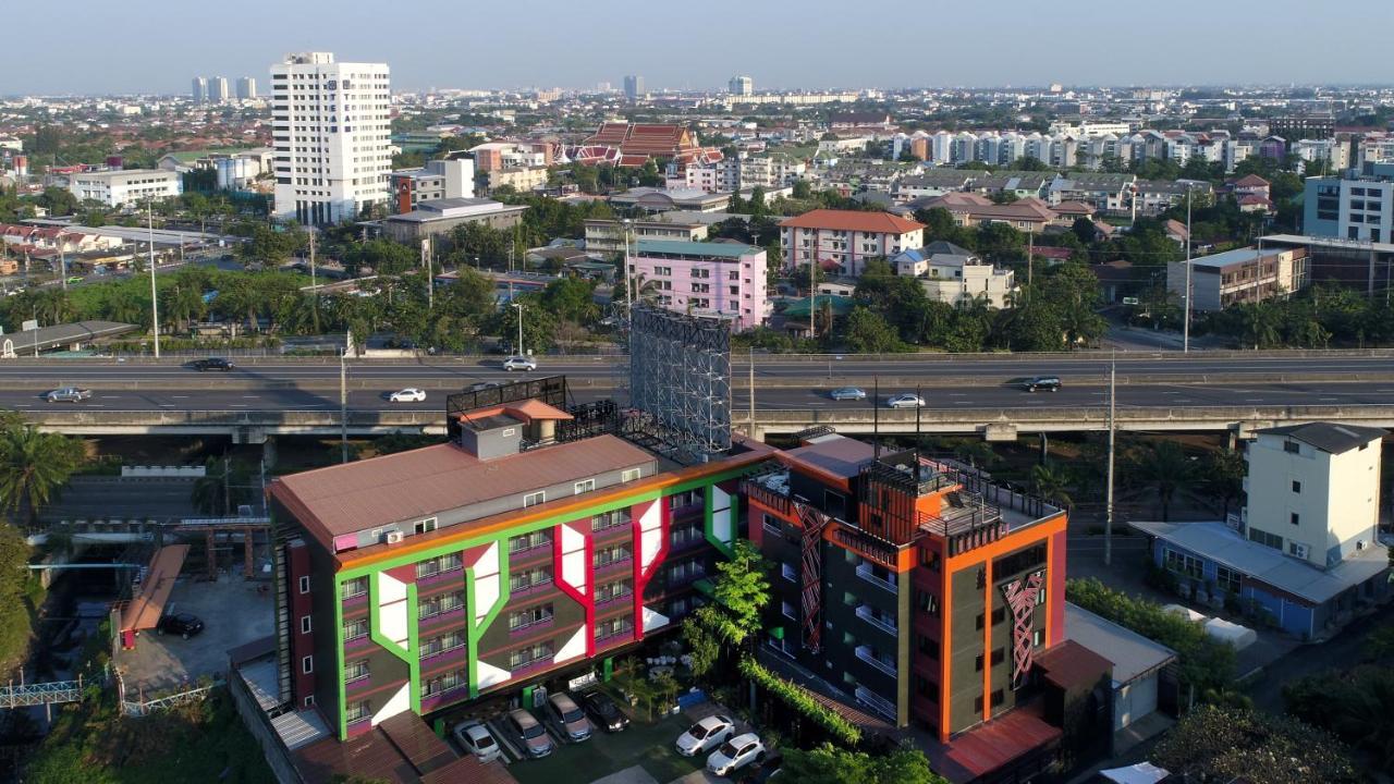 The Breton Hotel Media Bangkok Exterior photo